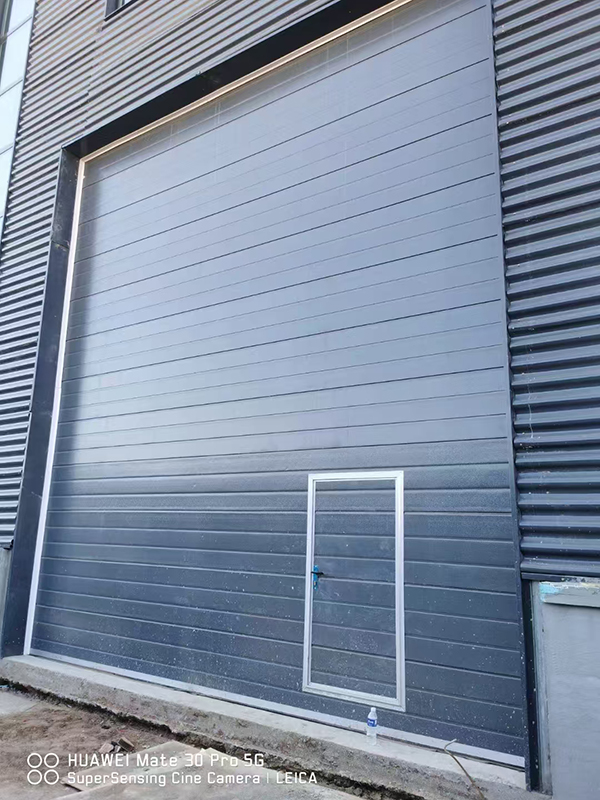 新城街道车库门