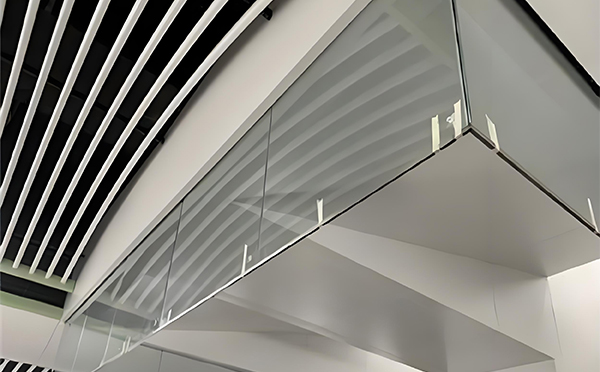 新城街道玻璃挡烟垂壁