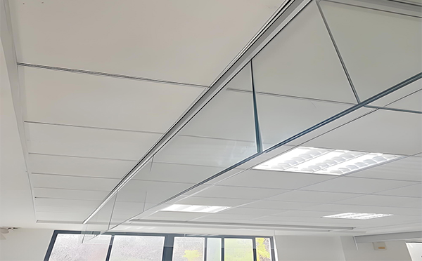 新城街道玻璃挡烟垂壁