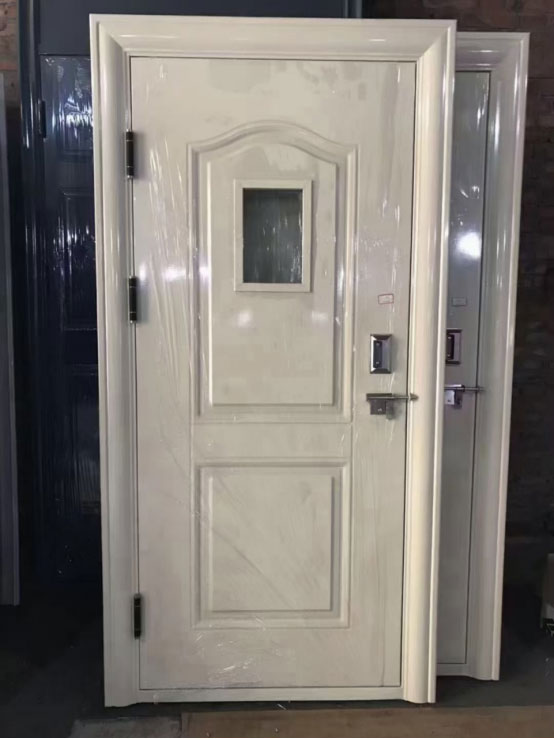 新城街道学校教室门