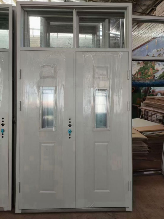 新城街道学校教室门