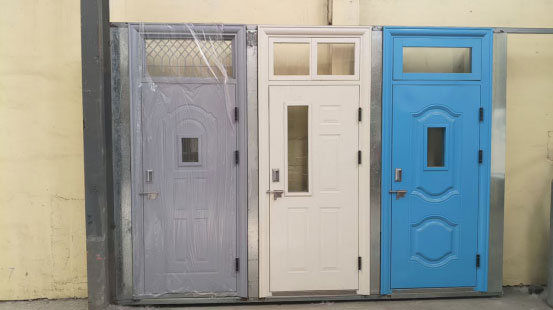 新城街道学校教室门