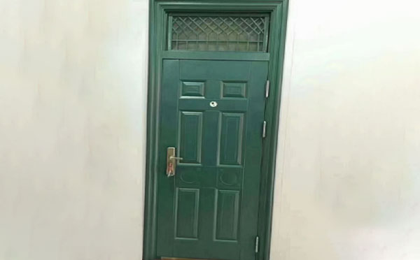 新城街道学校教室门