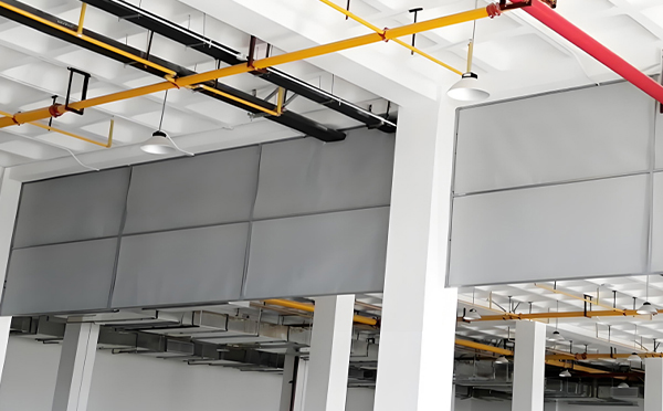 商场防烟分区常闭节点：新城街道挡烟垂壁高度与控制器接线图解