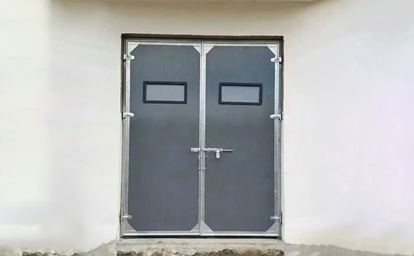 新城街道工业门在高温作业区域的运行表现